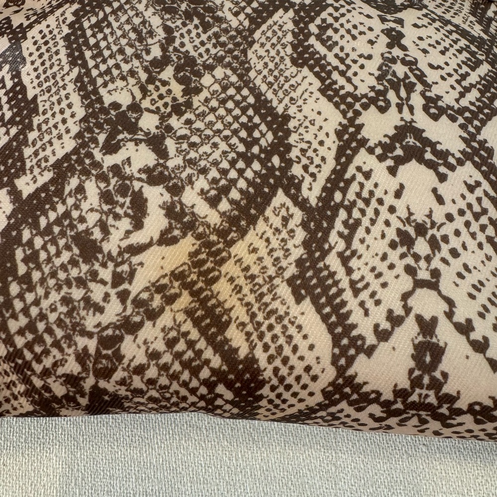 GUC Adrienne Vittadini Toiletry Set, Beige Snakeskin Print - Picture 4 of 16
